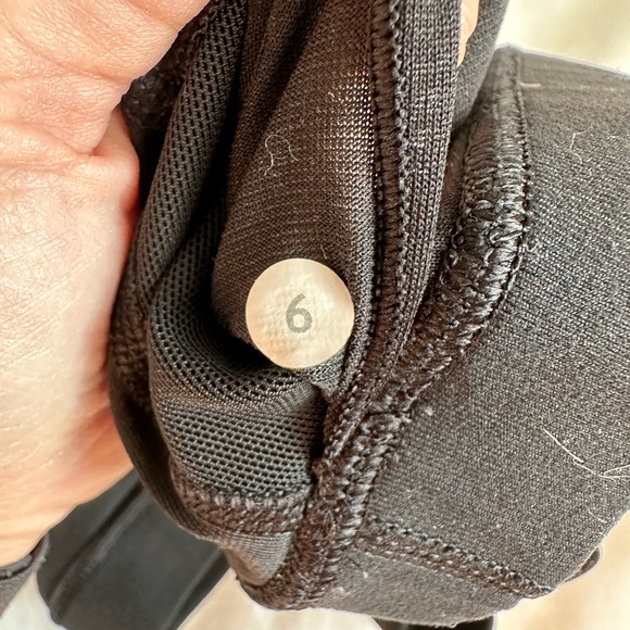 Lululemon Black Sports Bra Sz 6 - Picture 4 of 4